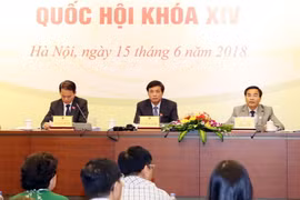Tổng Thư ký, Chủ nhiệm Văn phòng Quốc hội Nguyễn Hạnh Phúc chủ trì buổi họp báo. (Ảnh: Trọng Đức/TTXVN)