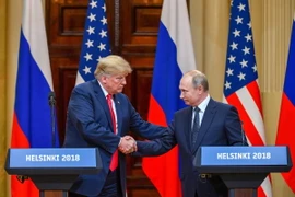 Tổng thống Nga Vladimir Putin (phải) và Tổng thống Mỹ Donald Trump trong cuộc họp báo chung sau cuộc gặp thượng đỉnh ở Helsinki, Phần Lan ngày 16/7. (Nguồn: AFP/ TTXVN)