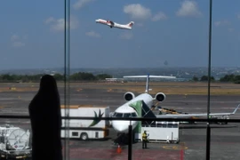 Ảnh tư liệu: Máy bay cất cánh từ sân bay quốc tế Ngurah Rai trên đảo Bali, Indonesia ngày 18/5. (Nguồn: AFP/TTXVN)