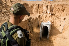 Binh sỹ Israel phát hiện một đường hầm nối từ lãnh thổ Gaza vào lãnh thổ Israel ngày 18/1/2018. (Nguồn: AFP/TTXVN)