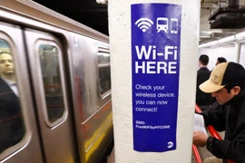 Biển báo truy cập Internet không dây miễn phí ở ga tàu điện ngầm New York. (Nguồn: Reuters)