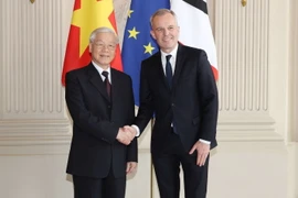 Chủ tịch Quốc hội Pháp Francois de Rugy đón Tổng Bí thư Nguyễn Phú Trọng. (Ảnh: Trí Dũng/TTXVN)