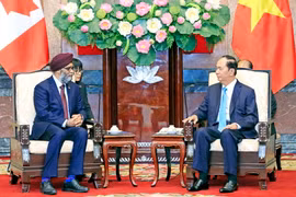 Chủ tịch nước Trần Đại Quang tiếp Ngài Harjit Singh Sajjan, Bộ trưởng Quốc phòng Canada . (Ảnh: Nhan Sáng/TTXVN)