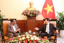 Phó Thủ tướng, Bộ trưởng Ngoại giao Phạm Bình Minh tiếp ông Md. Shahidul Haque, Thứ trưởng Thường trực Bộ Ngoại giao Bangladesh. (Ảnh: Dương Giang/TTXVN)