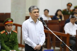 Bị cáo Nguyễn Xuân Sơn (sinh năm 1962, nguyên Phó Tổng Giám đốc PVN) trả lời Hội đồng xét xử tại phần kiểm tra căn cước. (Ảnh: Doãn Tấn/TTXVN)