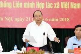 Thủ tướng Nguyễn Xuân Phúc phát biểu chỉ đạo tại buổi làm việc. (Ảnh: Thống Nhất/TTXVN)
