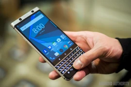 Mẫu điện thoại BlackBerry KeyOne. (Nguồn: Android Authority)