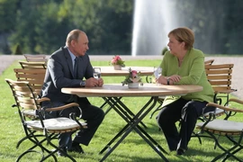 Ảnh tư liệu: Thủ tướng Đức Angela Merkel (phải) và Tổng thống Nga Vladimir Putin tại cuộc gặp ở Meseberg, Đức ngày 18/8/2018. (Nguồn: AFP/ TTXVN)