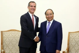 Thủ tướng Nguyễn Xuân Phúc tiếp ngài Eric Garcetti, Thị trưởng thành phố Los Angeles, Hoa Kỳ. (Ảnh: Thống Nhất/TTXVN)