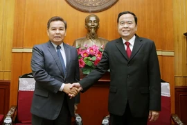 Chủ tịch Mặt trận Tổ quốc Việt Nam Trần Thanh Mẫn tiếp ông Saysomphone Phomvihane, Ủy viên Bộ Chính trị, Chủ tịch Ủy ban Trung ương Mặt trận Lào xây dựng đất nước. (Ảnh: Nguyễn Dân/TTXVN)