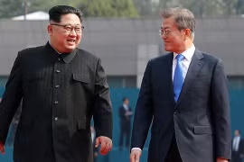 Tổng thống Hàn Quốc Moon Jae-in và nhà lãnh đạo Triều Tiên Kim Jong-un. (Nguồn: Getty)