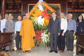 Chủ tịch Mặt trận Tổ quốc Việt Nam chúc mừng Đại lễ Phật đản