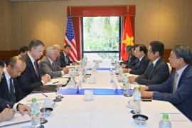 Phó Thủ tướng Trịnh Đình Dũng tiếp đại diện một số doanh nghiệp lớn của Hoa Kỳ đang đầu tư tại Việt Nam.(Ảnh: Doãn Tấn/TTXVN)