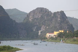 Quảng Bình khen thưởng cá nhân dũng cảm cứu du khách gặp lốc xoáy