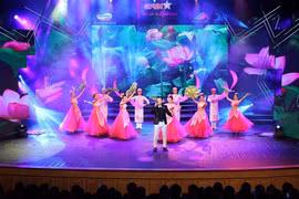 Chương trình nghệ thuật chào mừng buổi lễ. (Ảnh: Dương Giang/TTXVN)