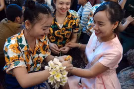 Gặp gỡ hữu nghị Việt Nam-Lào chào mừng Tết Cổ truyền Bunpimay Lào 