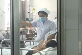 Bệnh nhân nhiễm cúm A/H1N1 nguy kịch đang được cách ly điều trị tại Bệnh viện Chợ Rẫy. (Ảnh: Đinh Hằng/TTXVN)