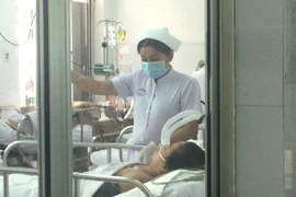 Bệnh nhân nhiễm cúm A/H1N1 nguy kịch đang được cách ly điều trị tại Bệnh viện Chợ Rẫy. (Ảnh: Đinh Hằng/TTXVN)