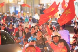 Hàng vạn người xuống đường ăn mừng chiến thắng của U23 Việt Nam