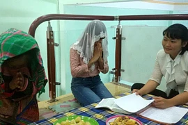 Các đối tượng của Hội thánh Đức chúa trời truyền đạo trái phép. (Nguồn: Tư liệu do Công an Lai Châu cung cấp/TTXVN phát)