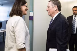 Đại diện cấp cao về thương mại của Liên minh châu Âu (EU) Cecilia Malmstrom (trái) và người đồng cấp Mỹ Robert Lighthizer. (Nguồn: EC)