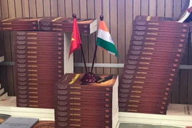 Bộ sách kỷ niệm 45 năm quan hệ ngoại giao Việt Nam-Ấn Độ. (Ảnh: Mỹ Bình/Vietnam+)