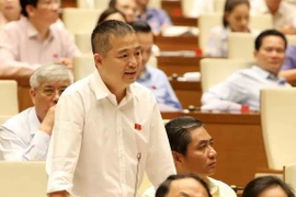 Đại biểu Quốc hội tỉnh An Giang Nguyễn Lân Hiếu phát biểu. (Ảnh: Phương Hoa/TTXVN)