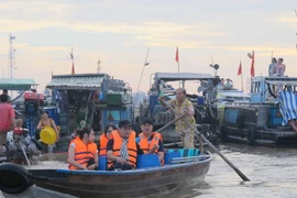 Chợ nổi Cái Răng địa điểm ưa thích và thu hút đông khách du lịch đến Cần Thơ. (Ảnh: Thanh Sang/TTXVN)