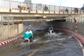 Đường hầm chui cầu Bình Triệu bị ngập. (Ảnh: Trần Xuân Tình/TTXVN)