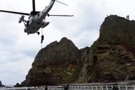 Cuộc tập trận của Hàn Quốc trên quần đảo tranh chấp Dokdo tháng 10/2013. (Nguồn: Yonhap/TTXVN)