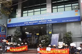 Xét xử nguyên Giám đốc Agribank Chi nhánh Hồng Hà và đồng phạm