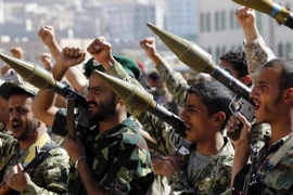 Các chiến binh thuộc phong trào vũ trang Hồi giáo Houthi ở Sanaa, Yemen. (Nguồn: EPA/TTXVN)