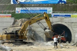 Đơn vị thi công đang gấp rút hoàn thành các hạng mục cuối cùng. (Ảnh: Xuân Triệu/TTXVN)