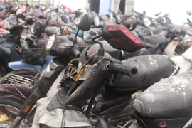 Những chiếc xe máy bị hư hỏng do đám cháy gây ra. (Ảnh: Phan Sáu/TTXVN)