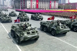 Lễ diễu binh của các lực lượng Quân đội Nhân dân Triều Tiên kỷ niệm 105 ngày sinh cố Chủ tịch Kim Nhật Thành tại Bình Nhưỡng. (Nguồn: YONHAP/TTXVN)