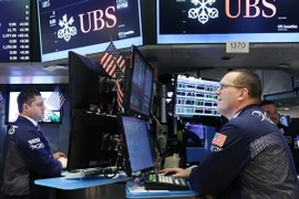 Các giao dịch viên tại sàn chứng khoán New York. (Nguồn: AFP/TTXVN)