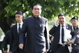 Thủ tướng Thái Lan Prayut Chan-o-cha (giữa) tới tham dự cuộc họp nội các ở thủ đô Bangkok. (Nguồn: EPA/TTXVN)