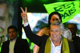 Ông Lenin Moreno vui mừng sau khi kết quả sơ bộ được công bố. (Nguồn: AFP/TTXVN)