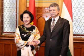 Chủ tịch Quốc hội Hungary Kovér László và Chủ tịch Quốc hội Nguyễn Thị Kim Ngân. (Ảnh: Trọng Đức/TTXVN)