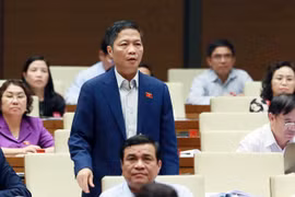 Bộ trưởng Bộ Công Thương Trần Tuấn Anh trả lời chất vấn. (Ảnh: quochoi.gov.vn)