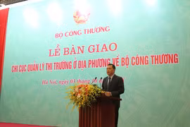 Sáng 3/10, tại Hà Nội đã diễn ra lễ bàn giao 28 Chi Cục Quản lý thị trường về Bộ Công Thương. (Ảnh: moit.gov.vn)