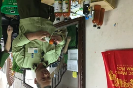 Phát hiện lô sản phẩm đông dược không rõ nguồn gốc tại ngõ 125 Nguyễn Đức Cảnh, quận Hoàng Mai. (Ảnh: Đức Duy/Vietnam+)