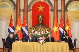 Việt Nam và Cuba ký kết Hiệp định thương mại. (Ảnh: TTXVN)