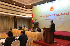 Bộ trưởng Mai Tiến Dũng phát biểu tại phiên họp báo Chính phủ ngày 3/12. (Ảnh: Đức Duy/Vietnam+)