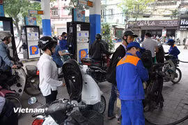 Một điểm bán xăng của Petrolimex tại Hà Nội. (Ảnh: Đức Duy/Vietnam+)