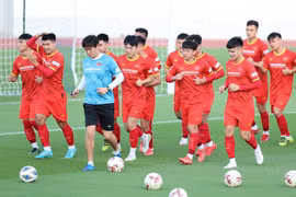 Tuyển Việt Nam dồn sức cho AFF Cup khiến địch thủ Thái Lan lo ngại 
