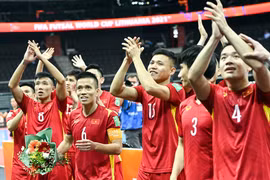 Tuyển futsal Việt Nam trở thành đội bóng châu Á duy nhất có hai lần liên tiếp vượt qua vòng bảng ở FIFA Futsal World Cup trong hai kỳ tham dự đầu tiên (2016 và 2021). (Ảnh: VFF) 