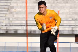 Muangthong ‘bóc mẽ' Đặng Văn Lâm, 'dọa' đem vụ việc lên FIFA
