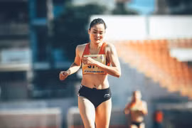 Quách Thị Lan thi đấu bán kết nội dung 400m chạu rào ở Olympic Tokyo 2020 vào lúc 18 giờ 35 tối nay (2/8) (Ảnh: FBNV) 