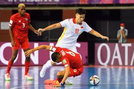 Ngay cả khi chỉ thua Cộng hòa Séc với tỷ số tối thiểu 0-1 ở lượt cuối, tuyển futsal Việt Nam có hiệu số -8, rất cao so với đối thủ khác và sẽ bị loại. (Ảnh: Getty Images) 